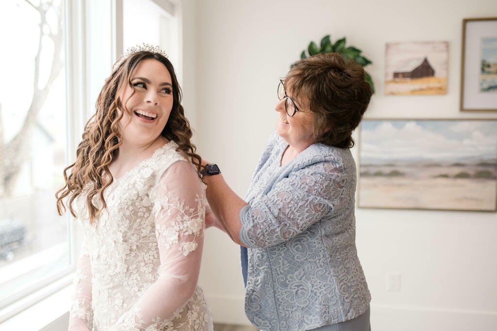Mother of the Bride or Groom Etiquette Guide - alexevenings.com