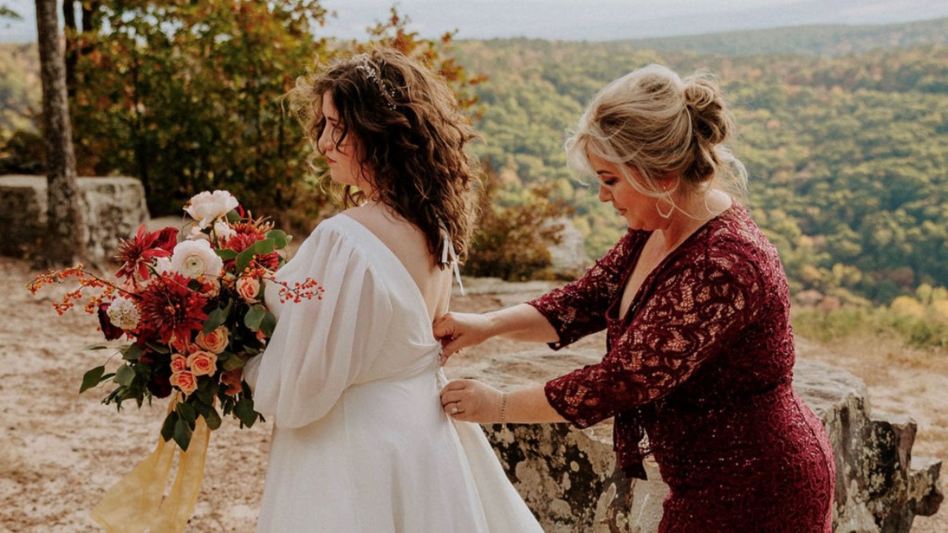 Thoughtful Ways to Include Loved Ones in Your Wedding Ceremony - alexevenings.com