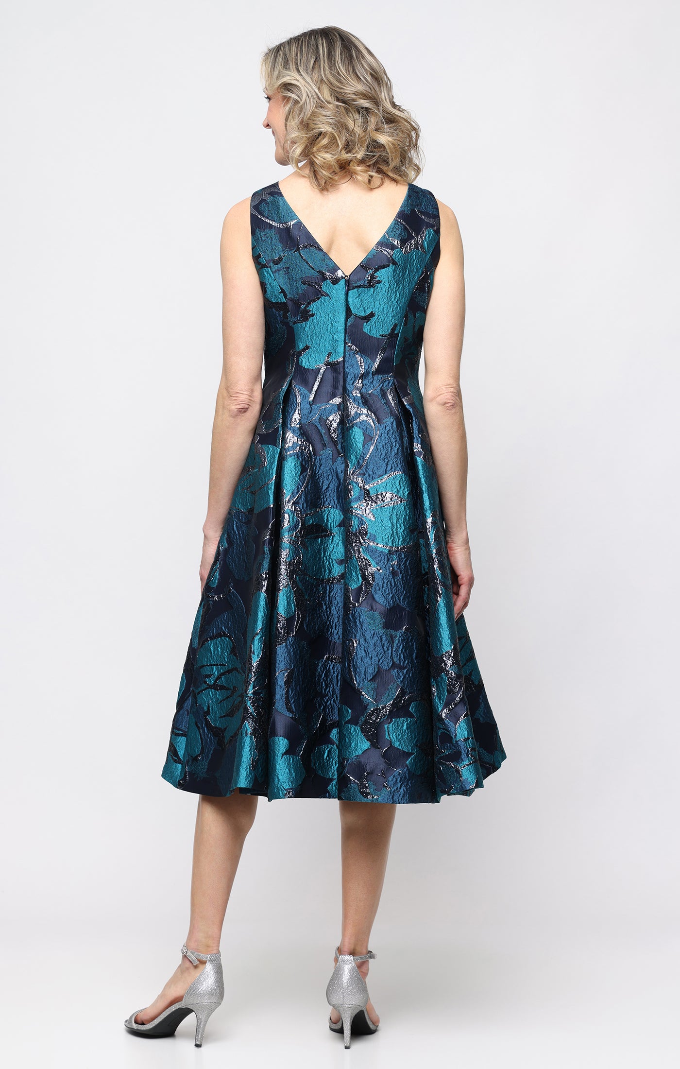 Midi Sleeveless Jacquard Dress with Full Skirt and Pockets
